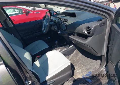 2017 Toyota Prius C One из США, поврежденный, VIN JTDKDTB38H1598172